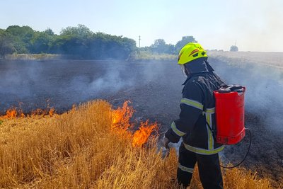 На Вінниччині під час жнив загорівся комбайн На Вінниччині під час жнив загорівся комбайн