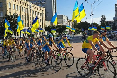 Професійні велогонщики та аматори взяли участь у патріотичному велопробігу у Житомирі Професійні велогонщики та аматори взяли участь у патріотичному велопробігу у Житомирі