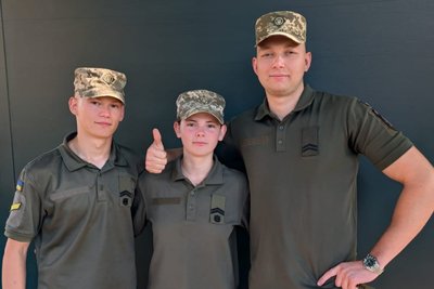 Курсанти військового інституту допомогли загасити пожежу біля Житомира Курсанти військового інституту допомогли загасити пожежу біля Житомира