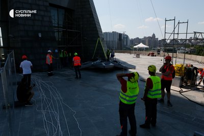 Встановлення тризуба на монумент "Батьківщина-мати" перенесли Встановлення тризуба на монумент "Батьківщина-мати" перенесли