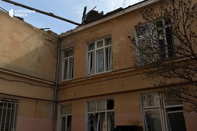 "Увесь дах лежить в групі": який вигляд має дитсадок в Одесі після атаки дронів "Увесь дах лежить в групі": який вигляд має дитсадок в Одесі після атаки дронів