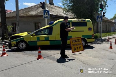 На Одещині сталась ДТП за участі карети швидкої допомоги: одна людина загинула, семеро травмувались