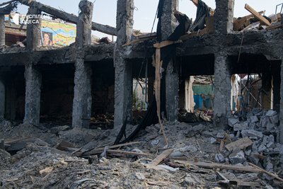 "Побачив ікону, взяв у руки й просто вистрибнув у вікно". Фоторепортаж з обстріляної Затоки на Одещині "Побачив ікону, взяв у руки й просто вистрибнув у вікно". Фоторепортаж з обстріляної Затоки на Одещині