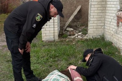 Патрульні витягли з пожежі жінку у Шестаковому Патрульні витягли з пожежі жінку у Шестаковому