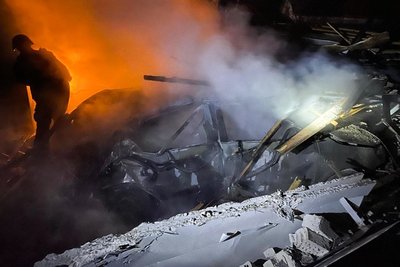 Пошкоджені приватні будинки, автомобілі, паркан та газова труба: наслідки дронової атаки Київщини Пошкоджені приватні будинки, автомобілі, паркан та газова труба: наслідки дронової атаки Київщини