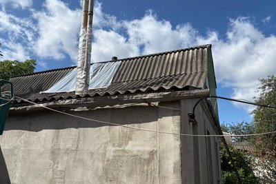 Атака армії РФ: як жителі громади на Житомирщині відновлюють житло після обстрілу
