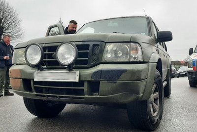 Вінницькі й іноземні волонтери передали українським захисникам на фронт чотири автомобілі Вінницькі й іноземні волонтери передали українським захисникам на фронт чотири автомобілі