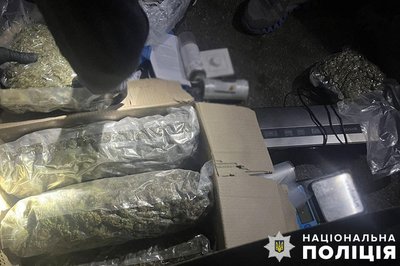 Заборонені речовини на близько 8 млн грн: у Києві затримали наркоторговця Заборонені речовини на близько 8 млн грн: у Києві затримали наркоторговця