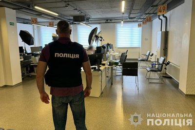 Посадовці Одеської міськради штучно блокували електронну чергу в ЦНАП: їх затримали — поліція Посадовці Одеської міськради штучно блокували електронну чергу в ЦНАП: їх затримали — поліція