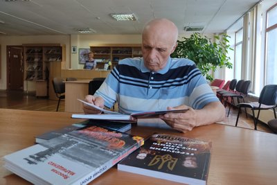 Проза про війну: як житомирянин після виходу на пенсію став письменником і підготував до друку понад 15 книжок Проза про війну: як житомирянин після виходу на пенсію став письменником і підготував до друку понад 15 книжок