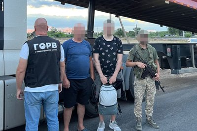 Під причепами вантажівок до Румунії: на Одещині викрили схему вивезення чоловіків за кордон Під причепами вантажівок до Румунії: на Одещині викрили схему вивезення чоловіків за кордон