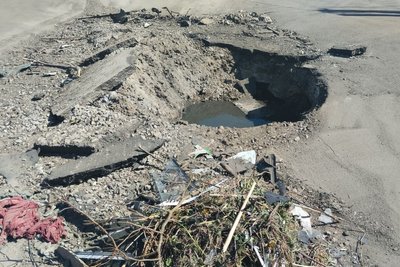 Паркану немає, вікна вилетіли, дах злетів, авто не відновити — жителі Житомирщини про наслідки обстрілу РФ Паркану немає, вікна вилетіли, дах злетів, авто не відновити — жителі Житомирщини про наслідки обстрілу РФ