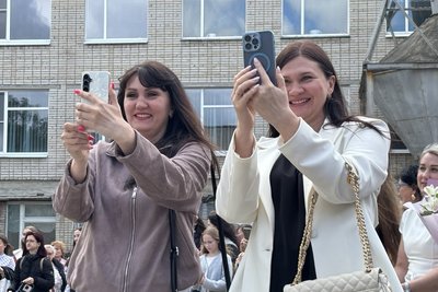 Останній дзвоник в укритті: як завершували навчальний рік у сумській школі №17 Останній дзвоник в укритті: як завершували навчальний рік у сумській школі №17