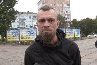 У Житомирі вшанували пам'ять полеглих захисників і захисниць України У Житомирі вшанували пам'ять полеглих захисників і захисниць України