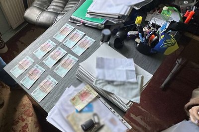 В Коростені директору автошколи повідомили про підозру у вимаганні хабаря за складання іспиту В Коростені директору автошколи повідомили про підозру у вимаганні хабаря за складання іспиту