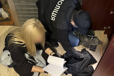 Приймали замовлення через Telegram та робили "закладки" — 3 житомирян підозрюють у збуті наркотиків Приймали замовлення через Telegram та робили "закладки" — 3 житомирян підозрюють у збуті наркотиків