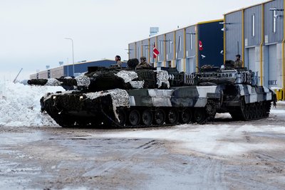 В німецькому уряді заявили, що передадуть Україні 14 танків Leopard 2 модифікованої моделі 2A6. Вони, за оцінкою німецького виробника, зарекомендували себе під час місії в Афганістані В німецькому уряді заявили, що передадуть Україні 14 танків Leopard 2 модифікованої моделі 2A6. Вони, за оцінкою німецького виробника, зарекомендували себе під час місії в Афганістані