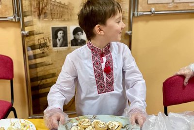 Малюнки про Різдво, музика та благодійний аукціон — як у Житомирі переможці дитячого конкурсу донатили на ЗСУ Малюнки про Різдво, музика та благодійний аукціон — як у Житомирі переможці дитячого конкурсу донатили на ЗСУ