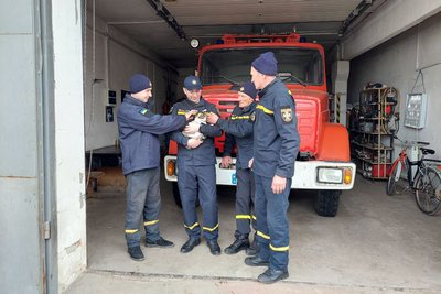 Кішка Мурка з рятувальниками Кішка Мурка з рятувальниками