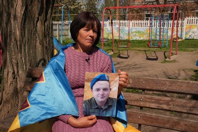 "Все віддала б, щоб вони повернулися": жителька Миколаївщини чекає сина з полону "Все віддала б, щоб вони повернулися": жителька Миколаївщини чекає сина з полону