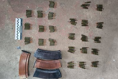Вилучені набої та магазини у підозрюваного з Воскресенської громади на Миколаївщині, 3 червня 2025 року Вилучені набої та магазини у підозрюваного з Воскресенської громади на Миколаївщині, 3 червня 2025 року