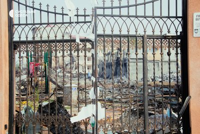 "Побачив ікону, взяв у руки й просто вистрибнув у вікно". Фоторепортаж з обстріляної Затоки на Одещині "Побачив ікону, взяв у руки й просто вистрибнув у вікно". Фоторепортаж з обстріляної Затоки на Одещині