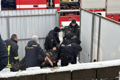 На Житомирщині троє людей впали в ємність для пального — їх діставали рятувальники На Житомирщині троє людей впали в ємність для пального — їх діставали рятувальники
