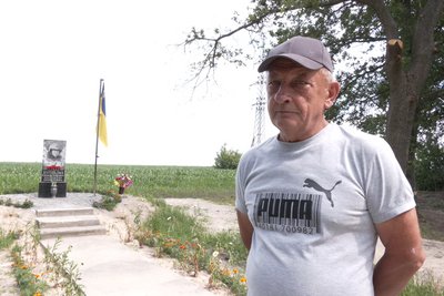 Жителі села на Житомирщині розповіли, як встановлювали пам'ятник полеглому асу Степану Тарабалці Жителі села на Житомирщині розповіли, як встановлювали пам'ятник полеглому асу Степану Тарабалці