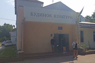 На Житомирщині у пошкодженому російською армією будинку культури створили молодіжний простір