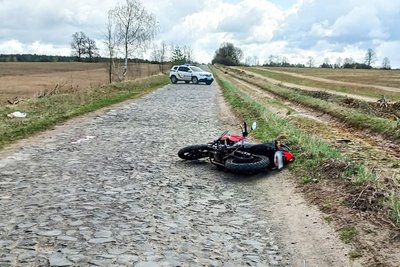 Перелом черепа, забій мозку: на Рівненщині у ДТП травмувався 23-річний мотоцикліст Перелом черепа, забій мозку: на Рівненщині у ДТП травмувався 23-річний мотоцикліст