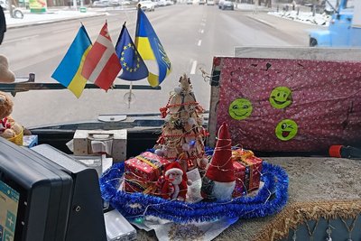 "Дітям дарую цукерки, дорослим — новорічний настрій", — луцька водійка тролейбуса "Дітям дарую цукерки, дорослим — новорічний настрій", — луцька водійка тролейбуса