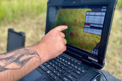 На Житомирщині відбулися перші польоти інноваційного безпілотника, що здатен виявляти вибухонебезпечні предмети На Житомирщині відбулися перші польоти інноваційного безпілотника, що здатен виявляти вибухонебезпечні предмети