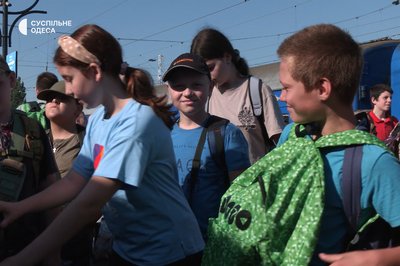 "Хотів відпочити від вибухів": діти з Херсона повернулися з відпочинку в Карпатах "Хотів відпочити від вибухів": діти з Херсона повернулися з відпочинку в Карпатах