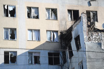 «Влучили у другий дім»: який вигляд має бізнес-центр в Одесі після атаки РФ