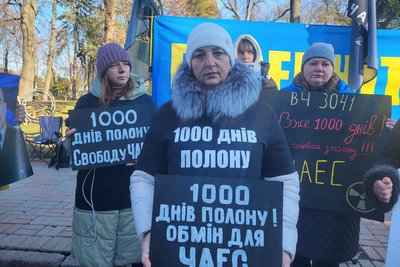 "Хлопці з ЧАЕС вже 1000 днів у полоні": біля ВР проходить акція родичів військовополонених