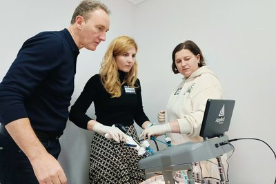 Медики з Великої Британії навчають у Луцьку українських лікарів сучасних методів лапароскопії Медики з Великої Британії навчають у Луцьку українських лікарів сучасних методів лапароскопії