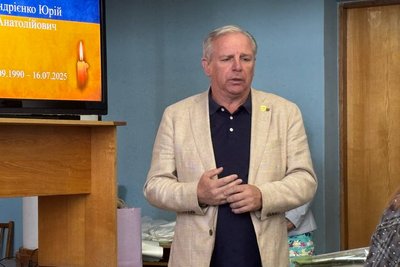 У Бердичеві на Житомирщині родині загиблого військовослужбовця передали державні нагороди У Бердичеві на Житомирщині родині загиблого військовослужбовця передали державні нагороди
