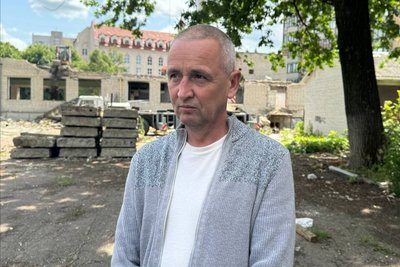 У Житомирі почали демонтувати розбомблену армією РФ будівлю ліцею №25