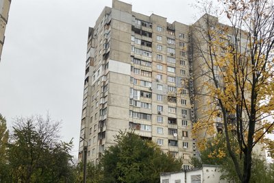 Пошкоджений обстрілом РФ будинок на Північній Салтівці у Харкові. Жовтень 2023 року Пошкоджений обстрілом РФ будинок на Північній Салтівці у Харкові. Жовтень 2023 року