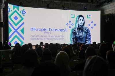 Парамедикиня із Житомирщини Вікторія Гончарук отримала премію "УП100: Сила жінок" Парамедикиня із Житомирщини Вікторія Гончарук отримала премію "УП100: Сила жінок"