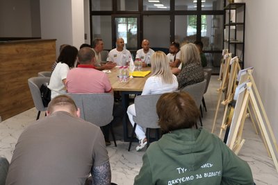 У Житомирі зустріли учасників благодійного пішого марафону із Гааги до Києва У Житомирі зустріли учасників благодійного пішого марафону із Гааги до Києва