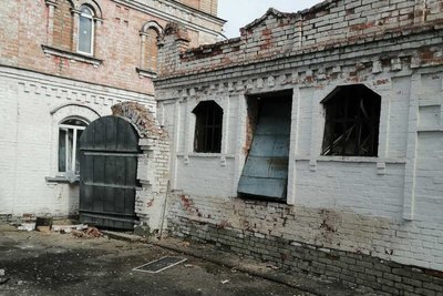 У Білопіллі пошкоджено Петропавлівську церкву через обстріл У Білопіллі пошкоджено Петропавлівську церкву через обстріл