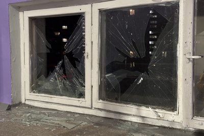 У Сумах російський дрон влучив у багатоповерхівку