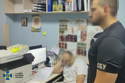 В Житомирі лікарям онкодиспансеру повідомили про підозру у фіктивному оформленні інвалідності