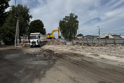 У Сумах демонтують аварійні будинки на вул. Металургів