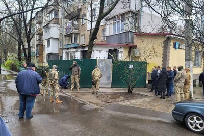 В Одесі демонтували прибудову до багатоквартирного будинку, яку зводили без документів В Одесі демонтували прибудову до багатоквартирного будинку, яку зводили без документів