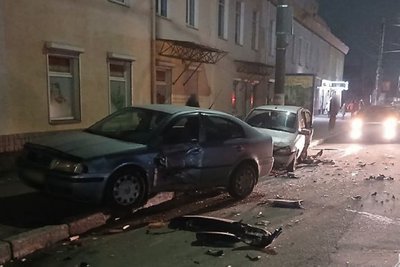 Подробиці автопригоди на проспекті Незалежності у Житомирі: ДТП за участю чотирьох авто Подробиці автопригоди на проспекті Незалежності у Житомирі: ДТП за участю чотирьох авто