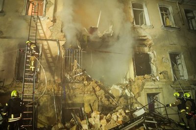 Атака БпЛА на Одесу: пролунали вибухи, пошкоджена багатоповерхівка, є постраждалі Атака БпЛА на Одесу: пролунали вибухи, пошкоджена багатоповерхівка, є постраждалі