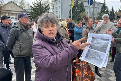 Пиляють ліс і тікають: на Житомирщині люди виступають проти масових крадіжок лісу у громаді Пиляють ліс і тікають: на Житомирщині люди виступають проти масових крадіжок лісу у громаді