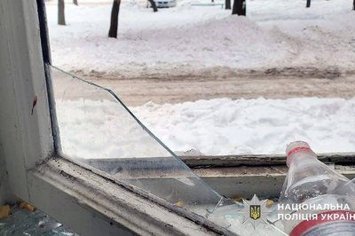 Кинув "коктейль" Молотова у квартиру, в якій була дитина — на Житомирщині підозрюють місцевого жителя Кинув "коктейль" Молотова у квартиру, в якій була дитина — на Житомирщині підозрюють місцевого жителя